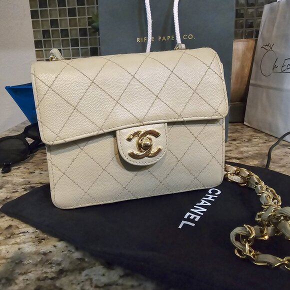 Chanel caviar quilted square mini ivory with 24 kt hardware - Picture 1 of 9